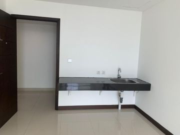 Apartemen AKR Gallery West Residences,lantai tinggi,hadap kota