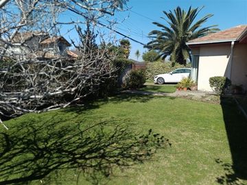 Casa en venta de 3 dorm. Ceca Metro Hernando de M Las Condes