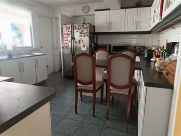 Casa en venta de 3 dorm. Ceca Metro Hernando de M Las Condes