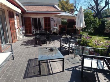 Casa en venta de 3 dorm. Ceca Metro Hernando de M Las Condes