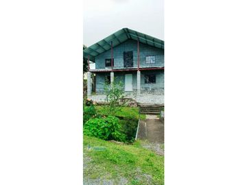 Se vende cabaña estilo campestre, con vista espectacular!