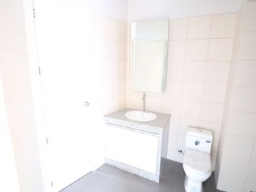 Luxury House and Lot For Sale in Quezon City at 17M PH2040