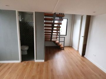 Luxury House and Lot For Sale in Quezon City at 17M PH2040