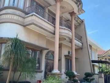 Rumah Mewah Hook di Perumahan Taman Mutiara Pakuwon City