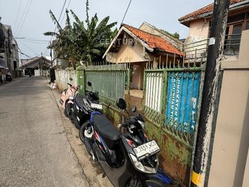 Dijual Rumah Hitung Tanah Lokasi Strategis Di Ciledug