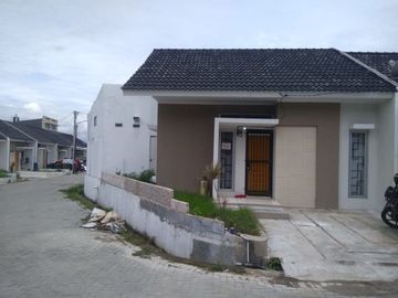 Rumah Take Over Bagus Tanpa Ribet Masalah BI Cheking dan Kpr Posisi HOOK Tanah Luas di Soreang,