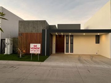 CASA EN VENTA DE UN PISO LOMAS IV EL MOLINO
