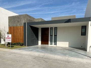CASA EN VENTA DE UN PISO LOMAS IV EL MOLINO