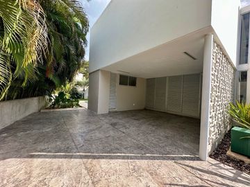 Casa nueva en venta en privada en el Yucatán Country Club, Mérida, Yucatán.