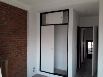 Departamento Triplex en Venta en Caballito, 4 ambientes 4 baños 150 m2 + balcón, patio, terraza, parrilla, 2 cocheras – Galicia 1900