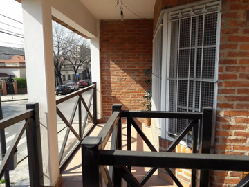 Departamento Triplex en Venta en Caballito, 4 ambientes 4 baños 150 m2 + balcón, patio, terraza, parrilla, 2 cocheras – Galicia 1900
