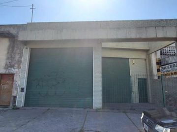 DEPOSITO DE 10 X 43 DE FONDO EN JUAN B JUSTO Y NEUQUEN