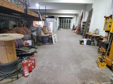 DEPOSITO DE 10 X 43 DE FONDO EN JUAN B JUSTO Y NEUQUEN