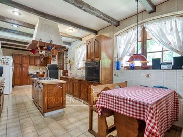 Casa estilo Chilena excelente conectividad, La Dehesa-Huingnal Bajo