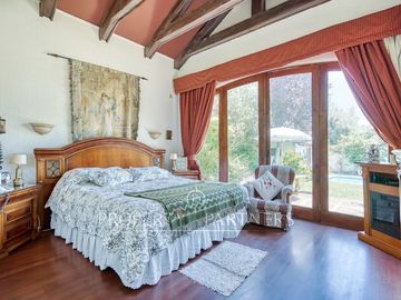 Casa estilo Chilena excelente conectividad, La Dehesa-Huingnal Bajo