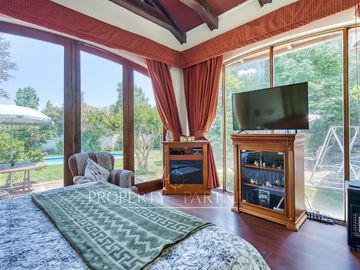 Casa estilo Chilena excelente conectividad, La Dehesa-Huingnal Bajo