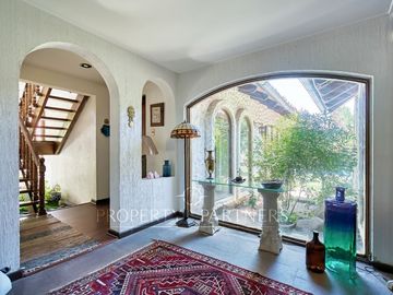 Casa estilo Chilena excelente conectividad, La Dehesa-Huingnal Bajo