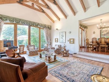 Casa estilo Chilena excelente conectividad, La Dehesa-Huingnal Bajo