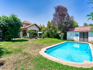 Casa estilo Chilena excelente conectividad, La Dehesa-Huingnal Bajo