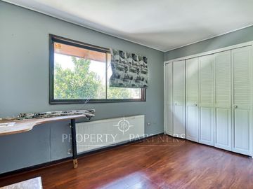 Casa estilo Chilena excelente conectividad, La Dehesa-Huingnal Bajo
