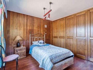 Casa estilo Chilena excelente conectividad, La Dehesa-Huingnal Bajo