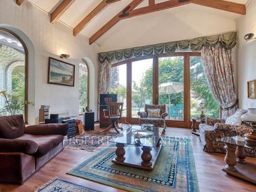Casa estilo Chilena excelente conectividad, La Dehesa-Huingnal Bajo
