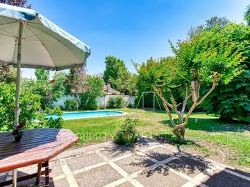 Casa estilo Chilena excelente conectividad, La Dehesa-Huingnal Bajo