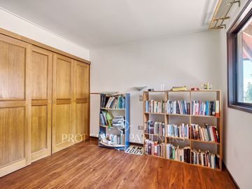 Casa estilo Chilena excelente conectividad, La Dehesa-Huingnal Bajo