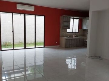 DISEWAKAN RUMAH BAGUS RAPIH, DI CLUSTER ALLEVARE FORESTA BSD