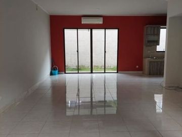 DISEWAKAN RUMAH BAGUS RAPIH, DI CLUSTER ALLEVARE FORESTA BSD
