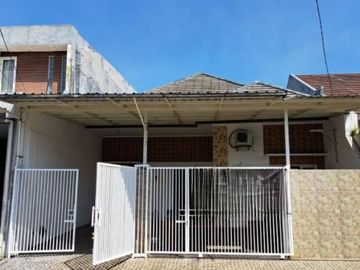 Rumah Rungkut Mapan Barat, Hadap Selatan, Row Jalan 3 Mobil