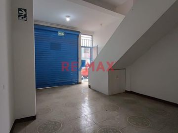 Esta propiedad está ubicada en la segunda cuadra de AV. LOS INCAS, zona  ALTAMENTE COMERCIAL, con mucho tránsito vehicular y peatonal y establecimient