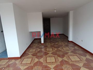 Esta propiedad está ubicada en la segunda cuadra de AV. LOS INCAS, zona  ALTAMENTE COMERCIAL, con mucho tránsito vehicular y peatonal y establecimient