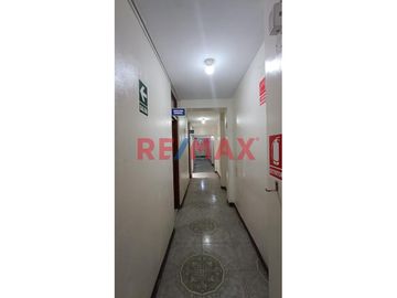 Esta propiedad está ubicada en la segunda cuadra de AV. LOS INCAS, zona  ALTAMENTE COMERCIAL, con mucho tránsito vehicular y peatonal y establecimient