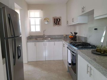 Venta de Casa de Lujo con Terreno amplio en Urbanización Casa Laguna