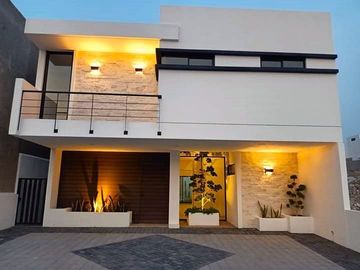Excelente casa en Lomas de Juriquilla J2