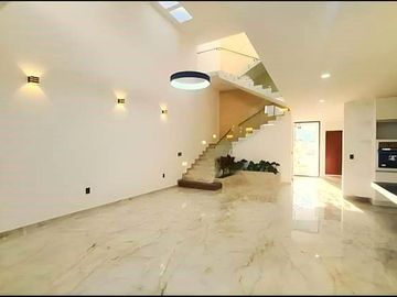 Excelente casa en Lomas de Juriquilla J2
