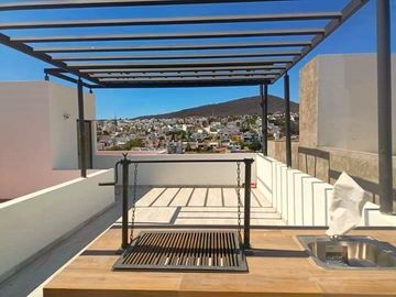 Excelente casa en Lomas de Juriquilla J2