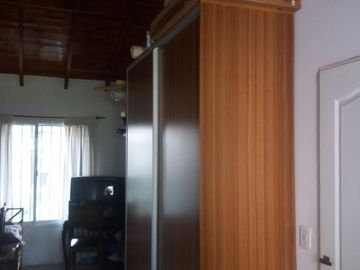 ITUZAINGO N. CHALET NORMANDO EN BARRIO CERRADO