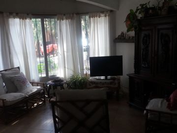 ITUZAINGO N. CHALET NORMANDO EN BARRIO CERRADO