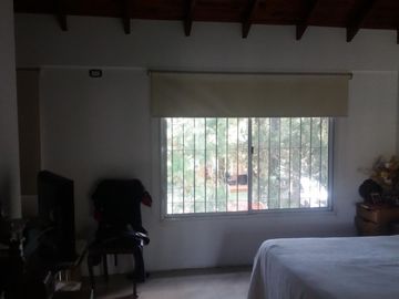 ITUZAINGO N. CHALET NORMANDO EN BARRIO CERRADO