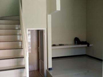 Rumah Simo Katrungan 100 Meter dari Raya Banyu Urip Surabaya