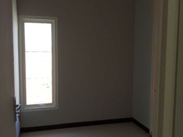 Rumah Simo Katrungan 100 Meter dari Raya Banyu Urip Surabaya