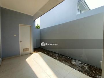 Rumah Siap Huni Minimalis Posisi Hook di Sentul City
