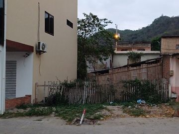 Puerto Cayo - Malecon Lot: Se Vende Terreno para Construcción Cerca del Mar y Frente al Mar en Puerto Lopez