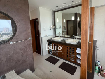 EXCLUSIVA CASA EN VENTA JARDIN, PISCINA Y DEPARTAMENTO ADICIONAL EN CASUARINAS