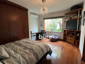 EXCLUSIVA CASA EN VENTA JARDIN, PISCINA Y DEPARTAMENTO ADICIONAL EN CASUARINAS