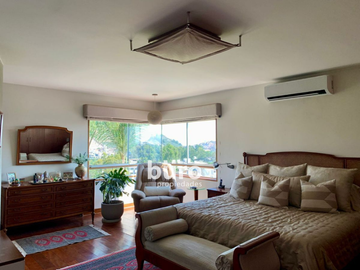 EXCLUSIVA CASA EN VENTA JARDIN, PISCINA Y DEPARTAMENTO ADICIONAL EN CASUARINAS