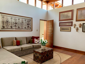 EXCLUSIVA CASA EN VENTA JARDIN, PISCINA Y DEPARTAMENTO ADICIONAL EN CASUARINAS
