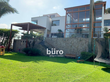EXCLUSIVA CASA EN VENTA JARDIN, PISCINA Y DEPARTAMENTO ADICIONAL EN CASUARINAS